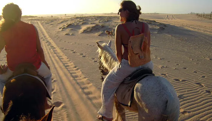 Long Beach Canoa Quebrada: Bem estar, aconchego e aventura.