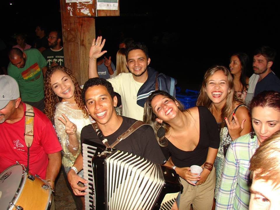 A roda de gente em volta da sanfona