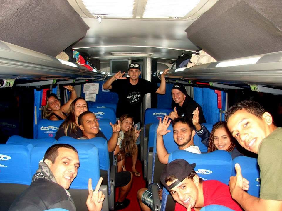 A galera dentro do micro-ônibus alugado, saindo de Vitória