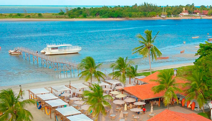 catamaran praia beach club